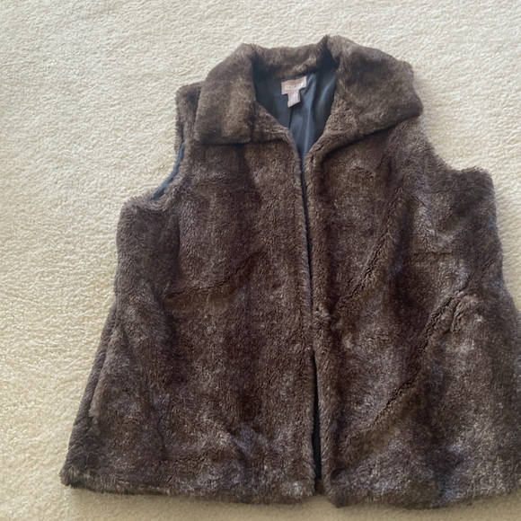Chicos Faux Fur vest. Size 2.  Brown. Great condition - Picture 6 of 6